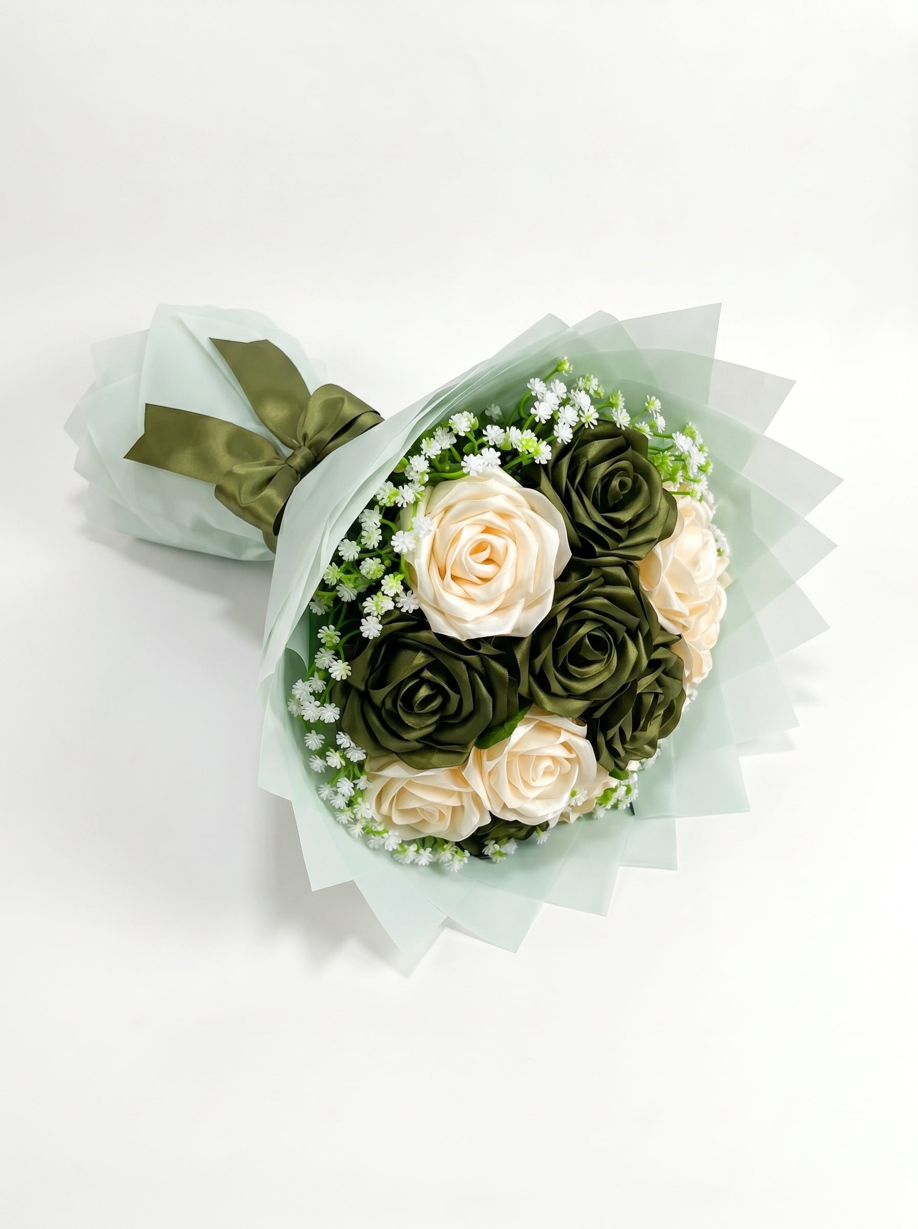 Evergreen and creamy Rose Bouquet